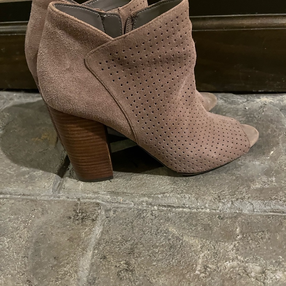 Women's Suede Ankle Boots - Picture 1 of 4